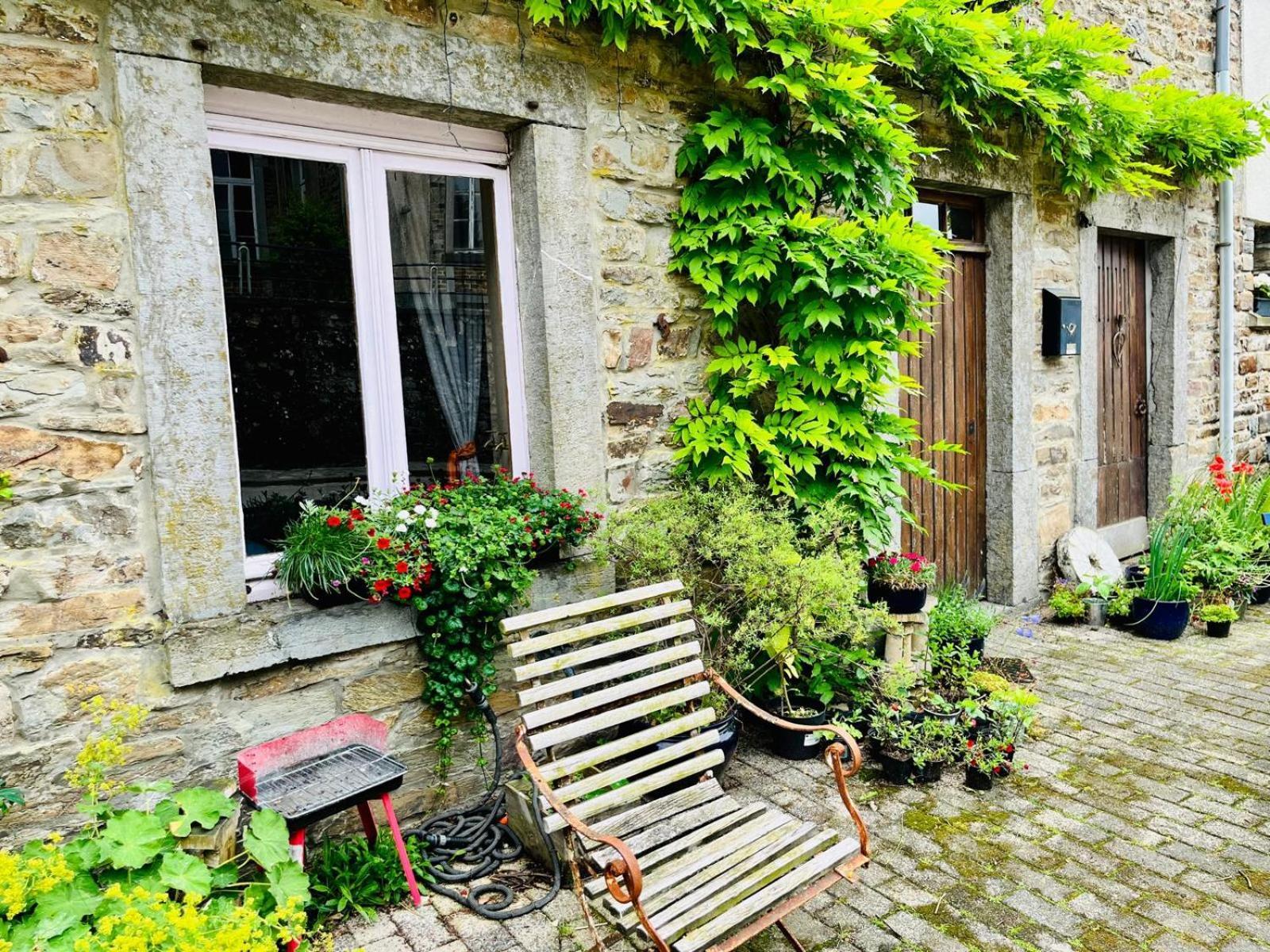 Sous Les Feuilles Redu Villa Exterior photo